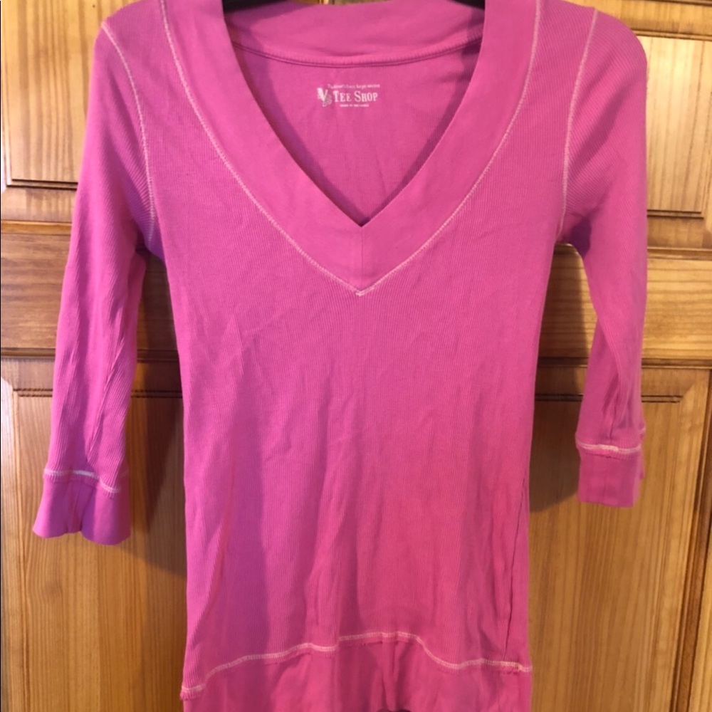 Ribbed v neck tee